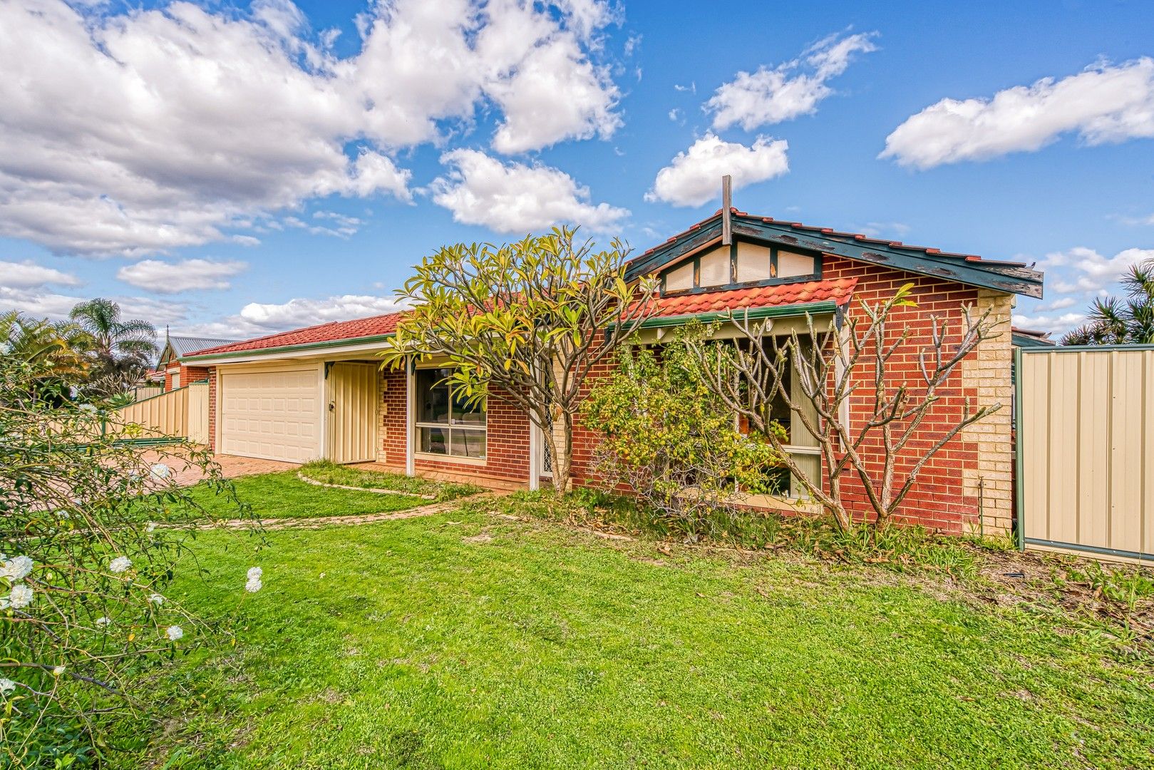4 bedrooms House in 211 Seville Drive SEVILLE GROVE WA, 6112