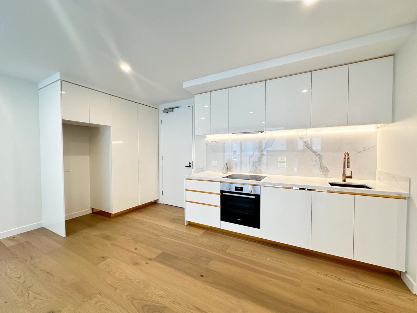 1 bedrooms Apartment / Unit / Flat in 6 Wellington Road BOX HILL VIC, 3128