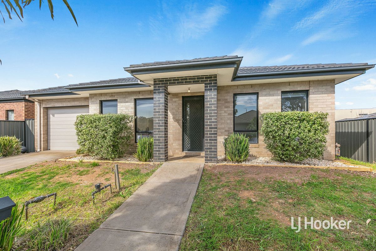 1/33 Whitlam Green, Point Cook VIC 3030, Image 0