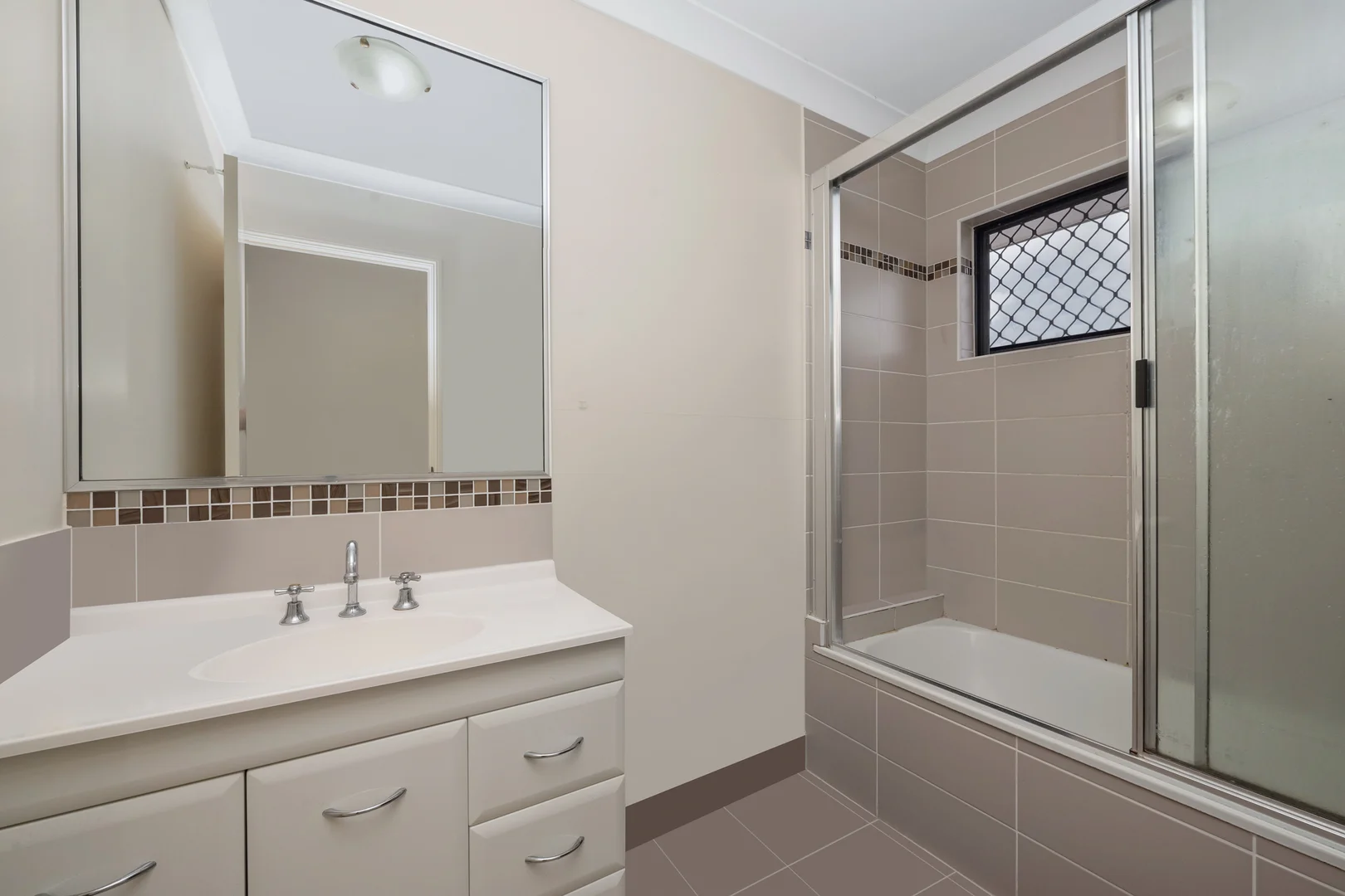 Additional image 5 of 23 Iona Avenue, Burdell QLD 4818