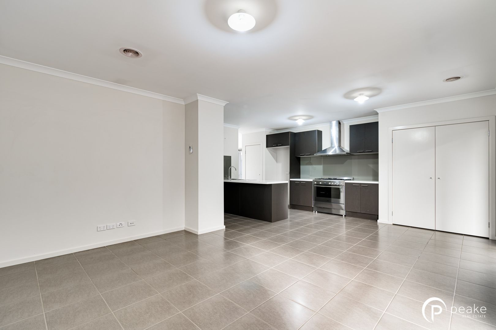 16 Pleven Rise, Clyde North VIC 3978, Image 2