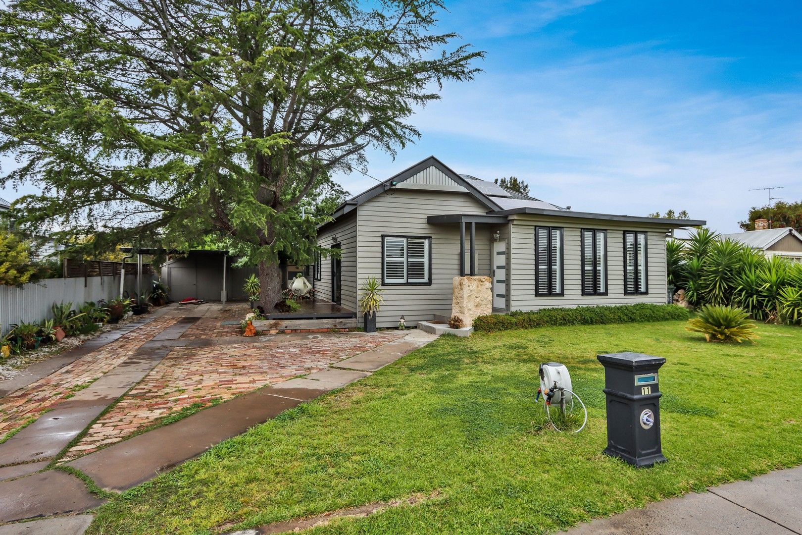 4 bedrooms House in 11 Tena Ave [Fully Furnished] HORSHAM VIC, 3400