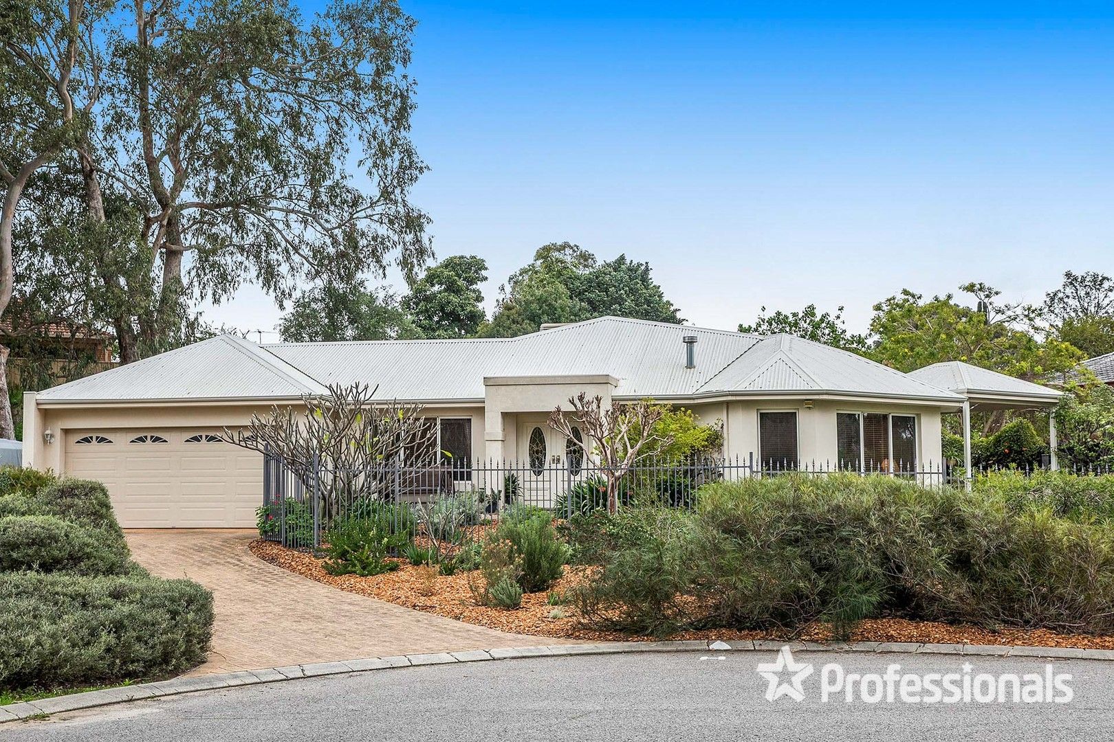 3 bedrooms House in 18 Iveson Place BASSENDEAN WA, 6054