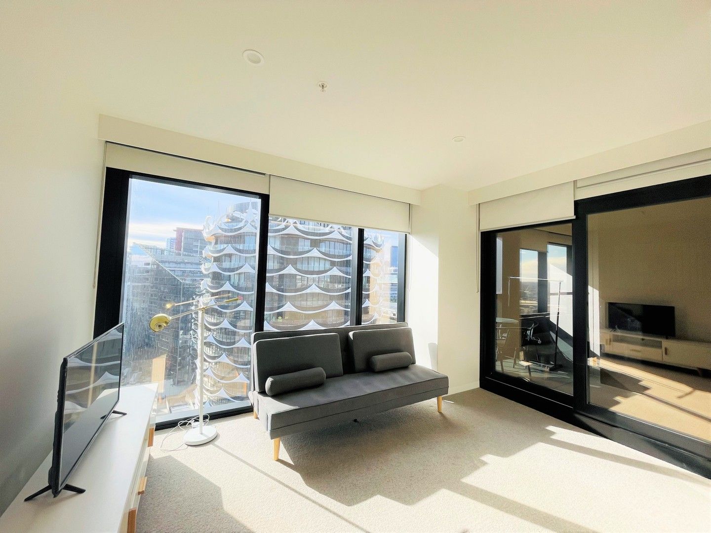 1 bedrooms Apartment / Unit / Flat in 1712/8 Pearl River Road DOCKLANDS VIC, 3008