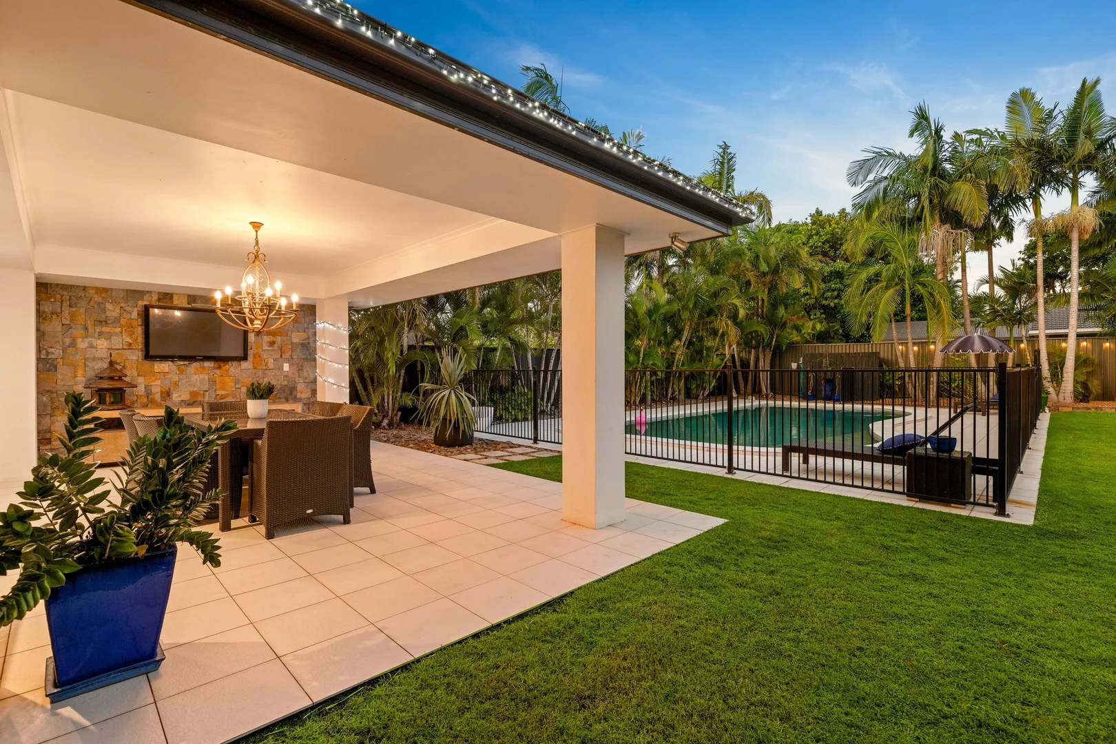 21 Dunbarton Avenue, Sorrento QLD 4217