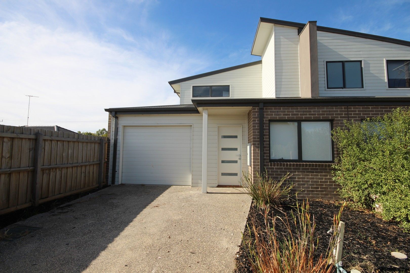 2 bedrooms Townhouse in 33A Collins Street ST ALBANS PARK VIC, 3219