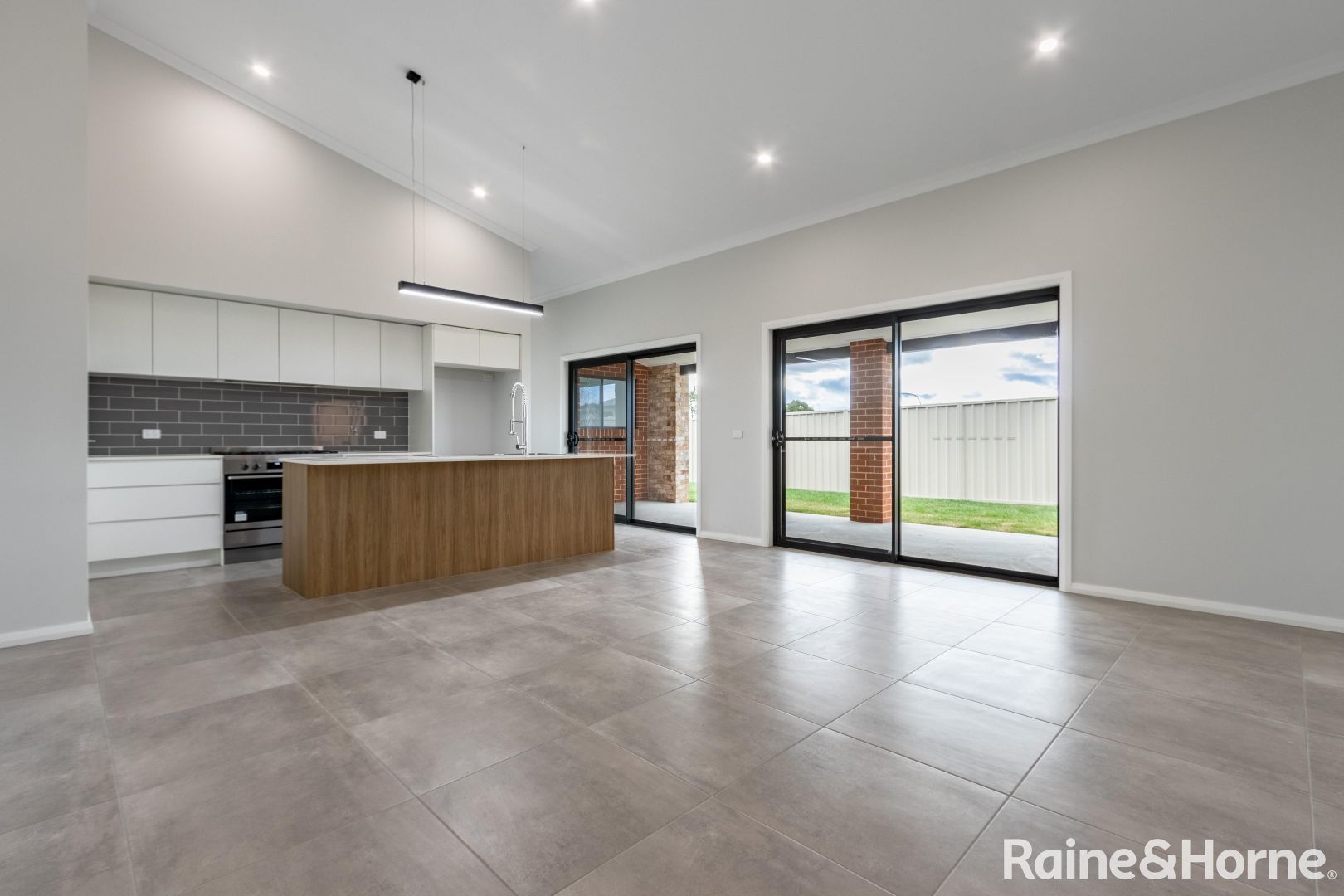 15 Campbell Close, Llanarth NSW 2795, Image 1