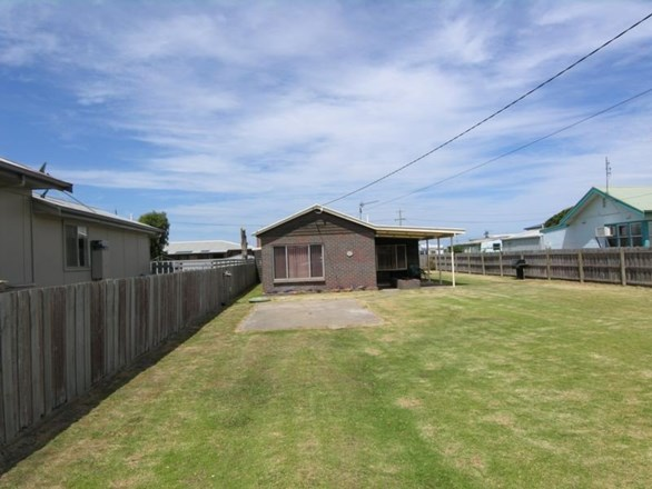 18 Ellen Avenue, Seaspray VIC 3851