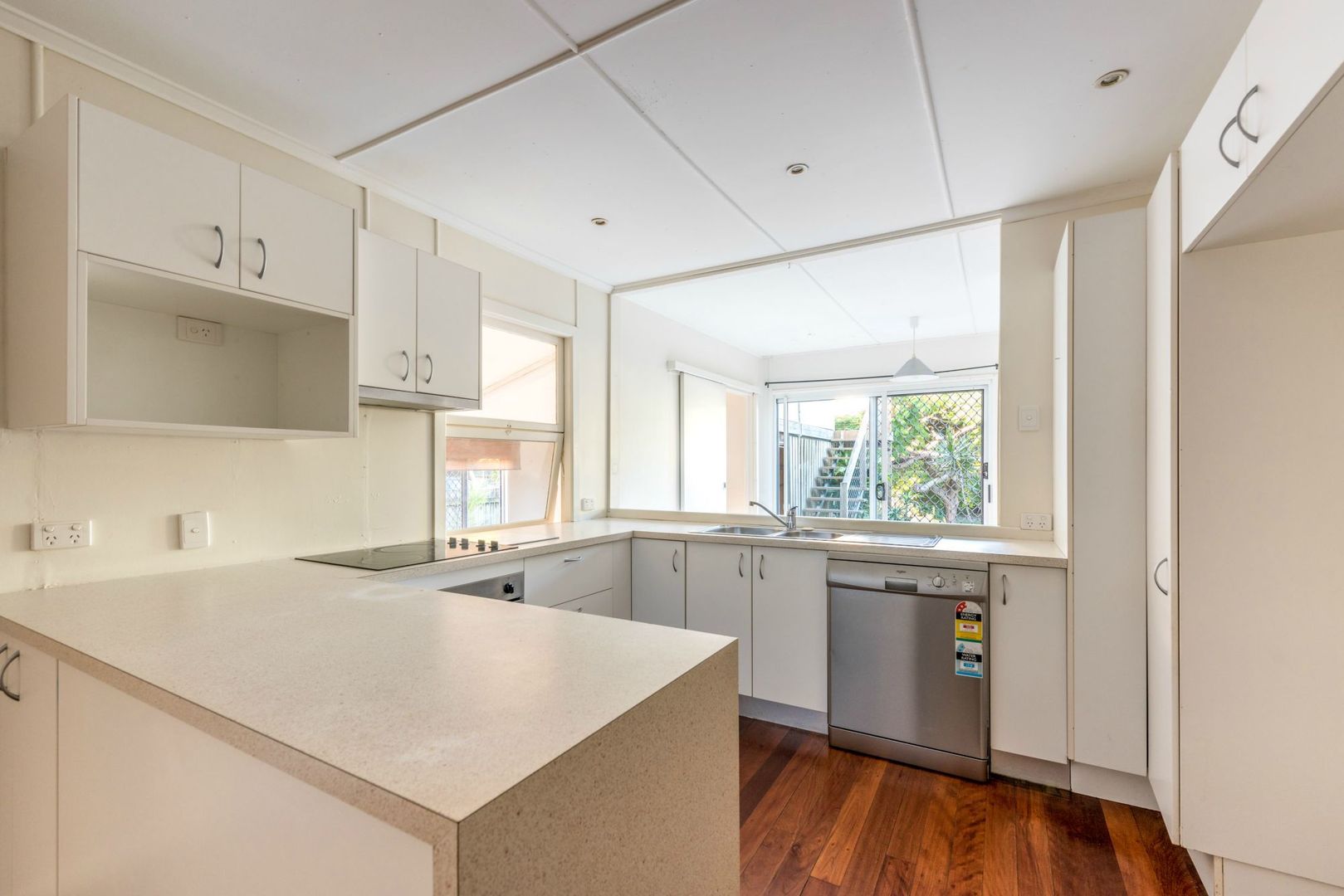 27 Taylor Avenue, Golden Beach QLD 4551, Image 2