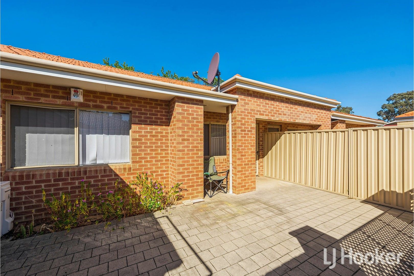 2 bedrooms Villa in 2/11 Sheoak Road MADDINGTON WA, 6109