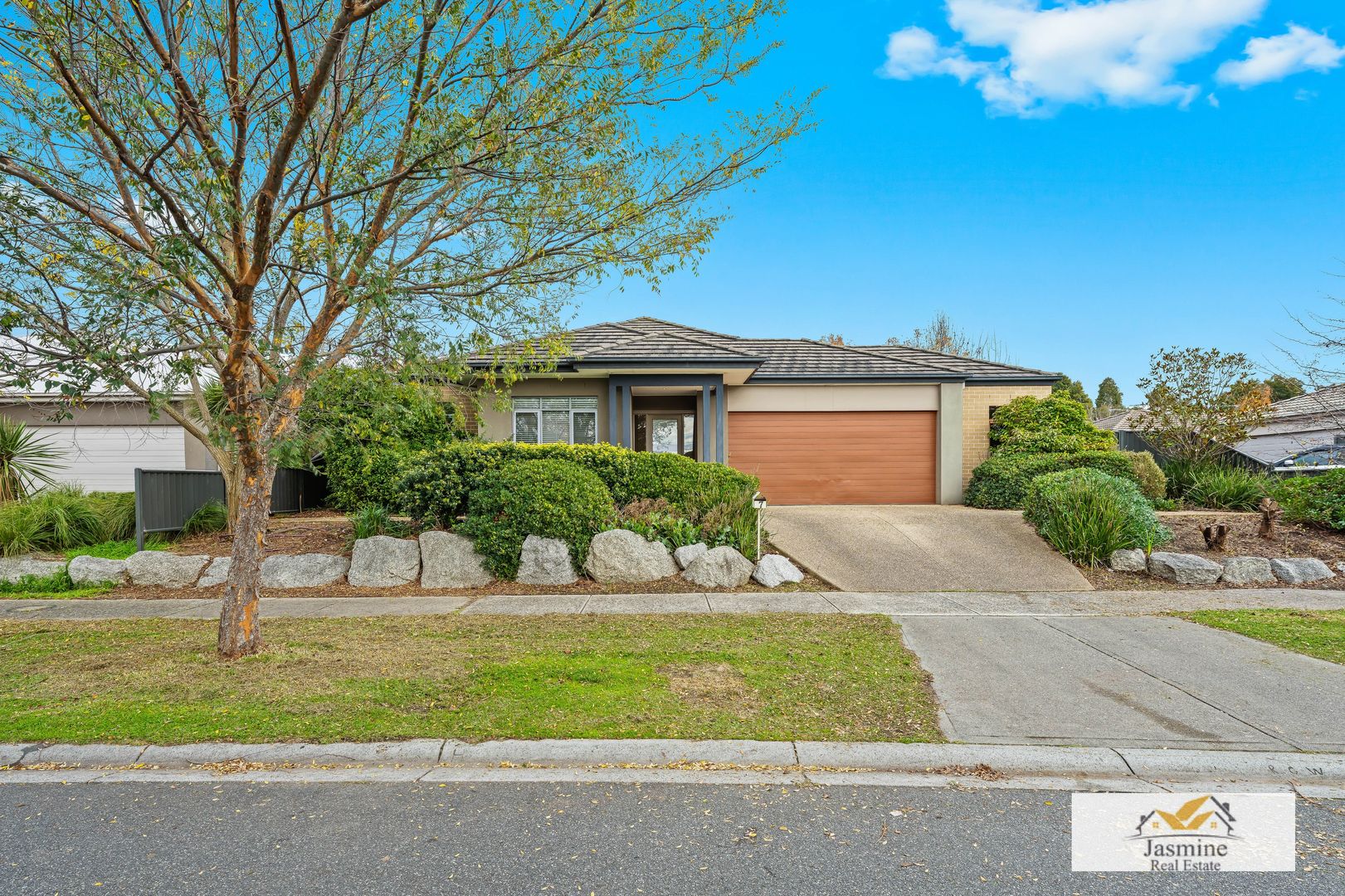 7 Kindred Avenue, Cranbourne North VIC 3977, Image 2