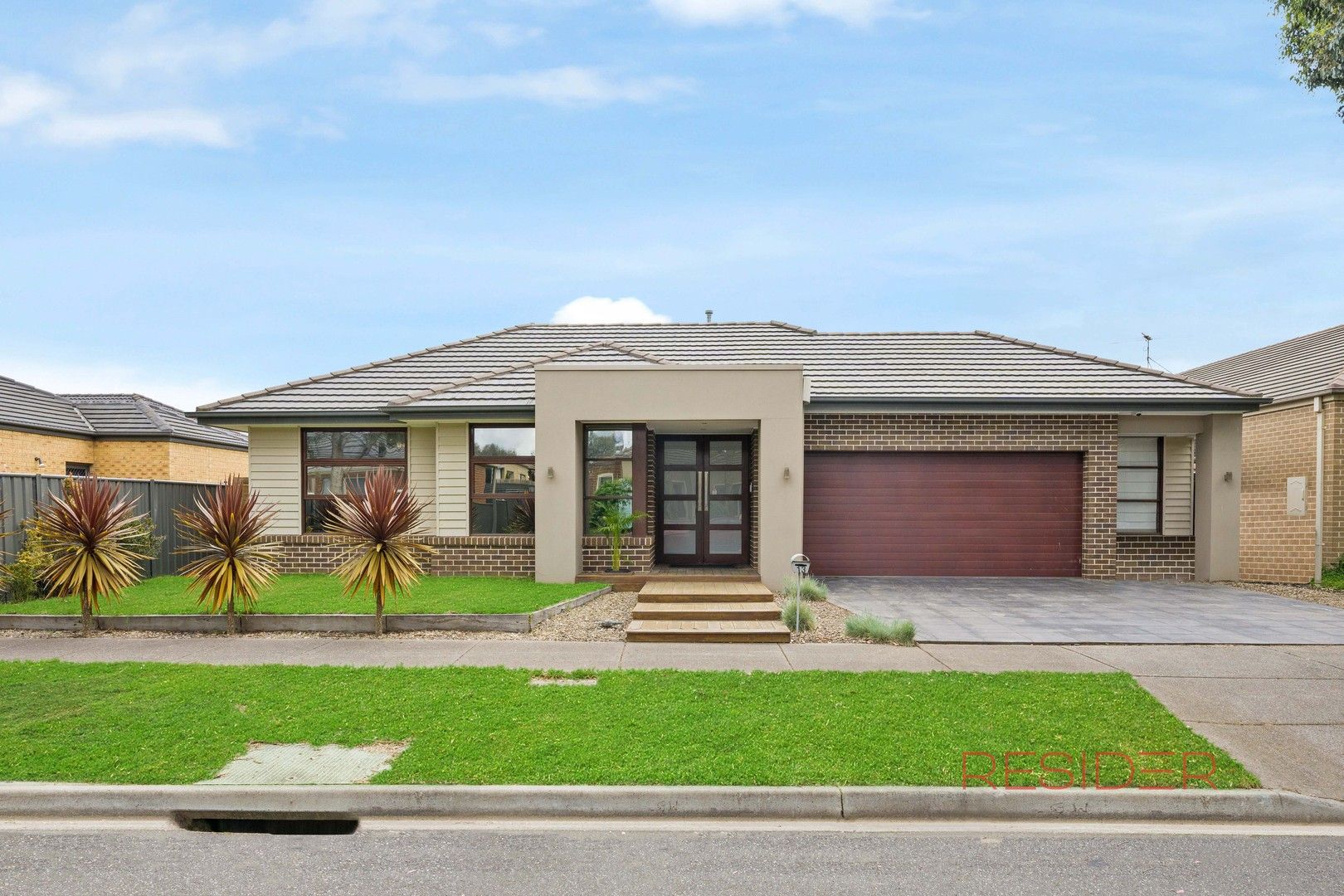 4 bedrooms House in 13 Riordan Crescent MERNDA VIC, 3754