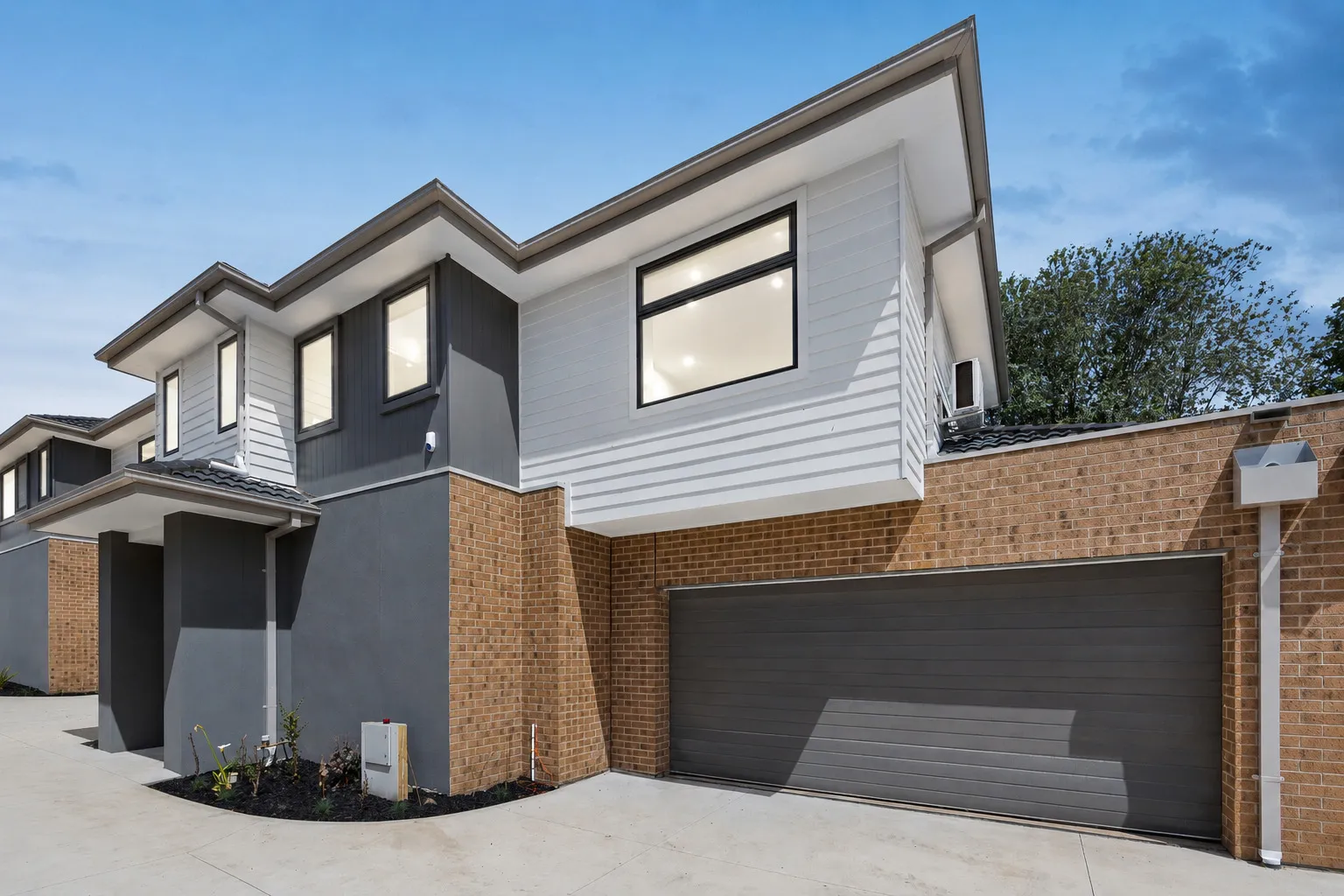 Luxury Living in the Prestigious Matthews Hill Precinct