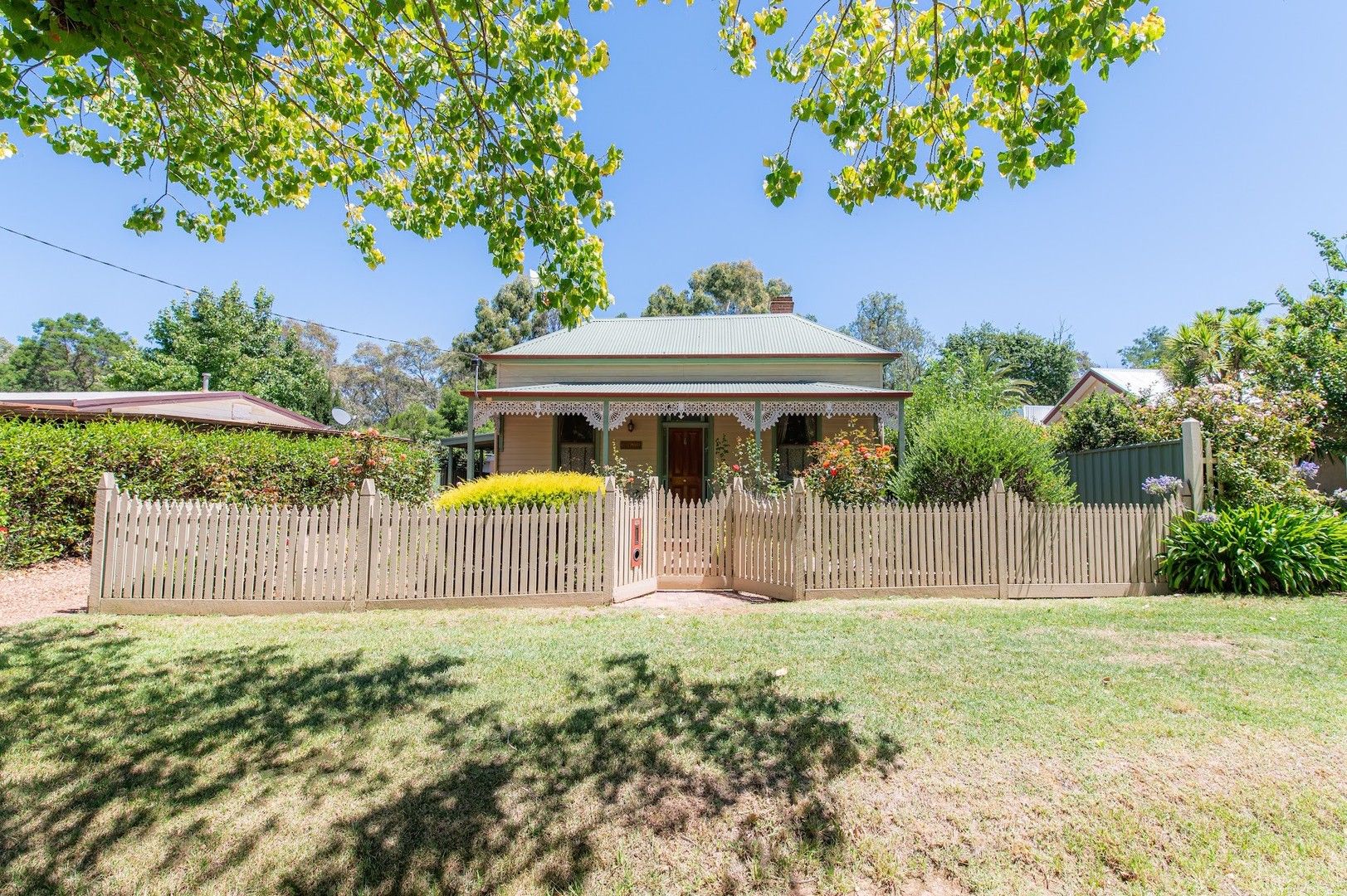 142 Johnstone St, Castlemaine VIC 3450 Domain
