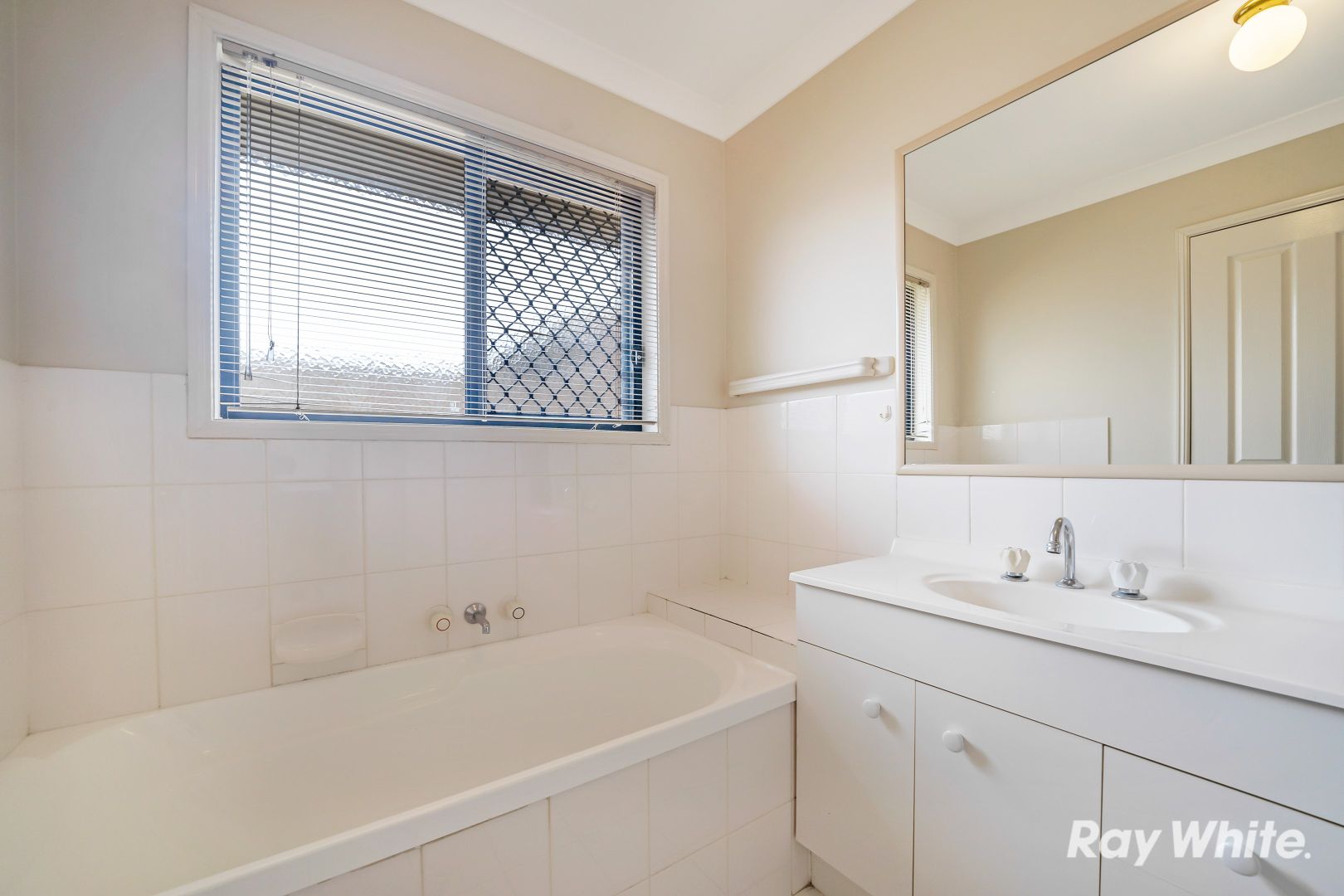 29 Robert South Drive, Crestmead QLD 4132, Image 2