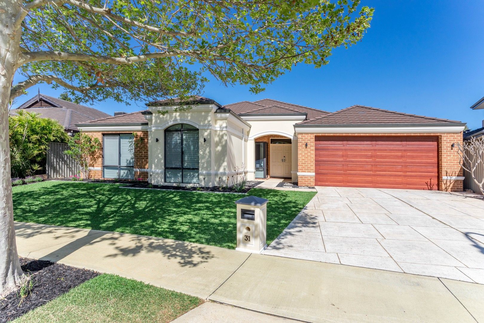 4 bedrooms House in 31 Broadway Boulevard PIARA WATERS WA, 6112