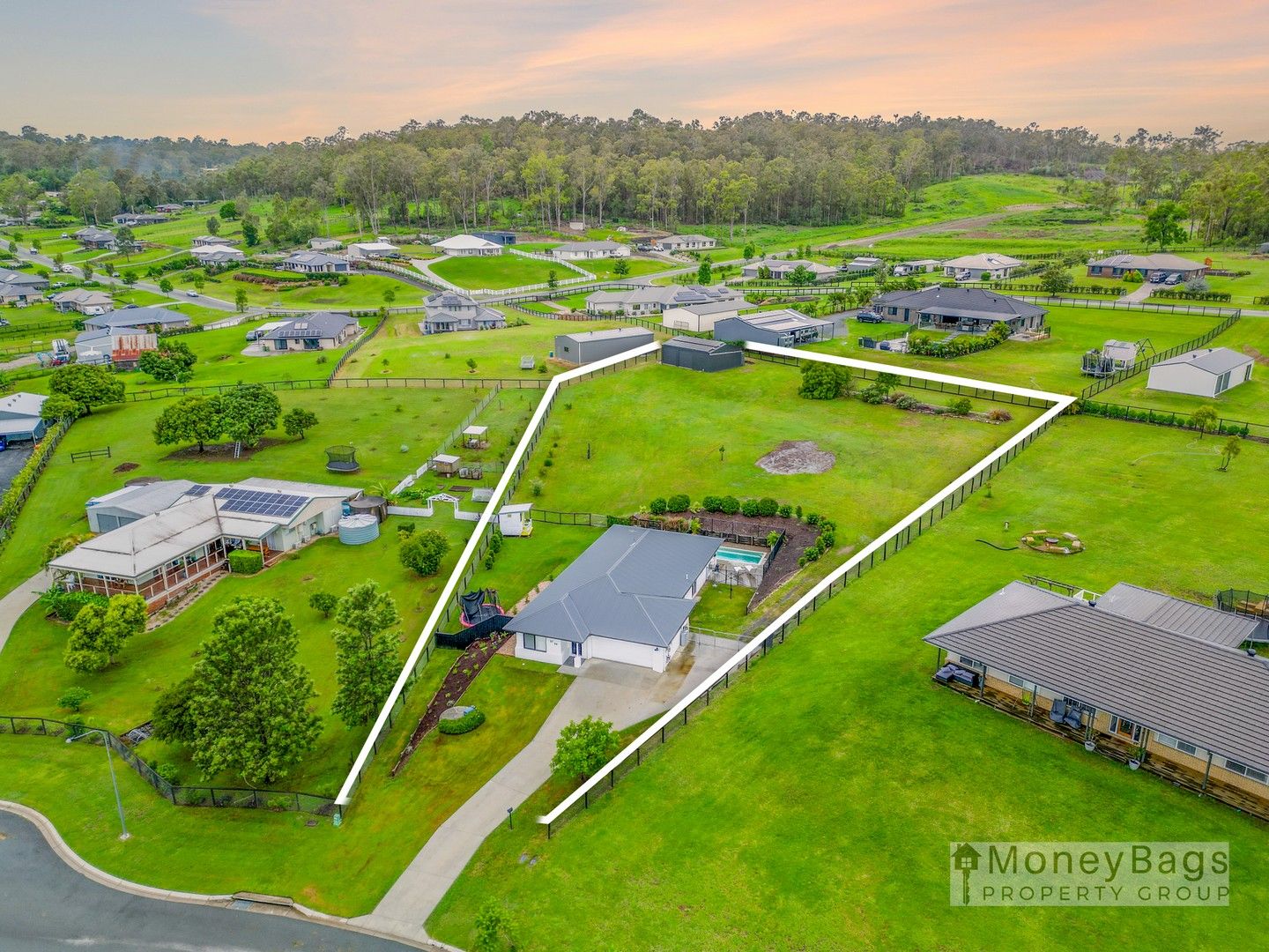 4 bedrooms House in 27-29 Cavell Court WOODHILL QLD, 4285