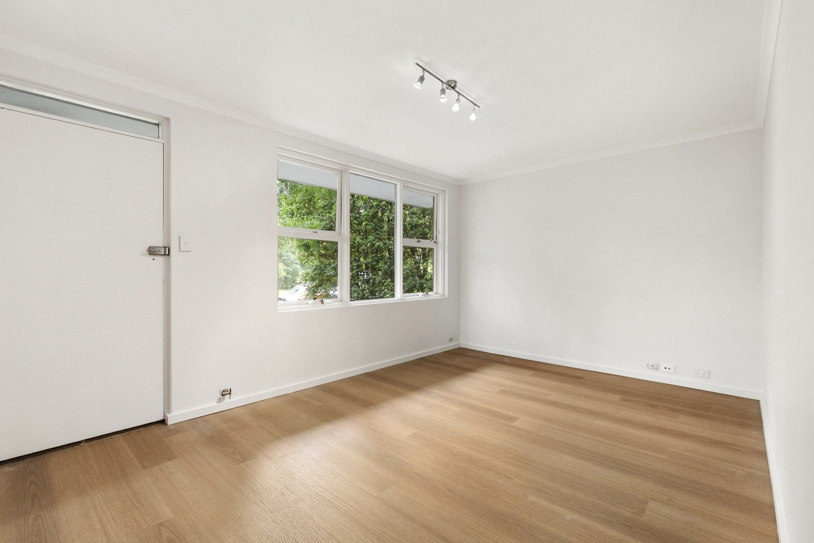 1/31 Hawkesbury Avenue, Dee Why NSW 2099 Apartment For Rent 650