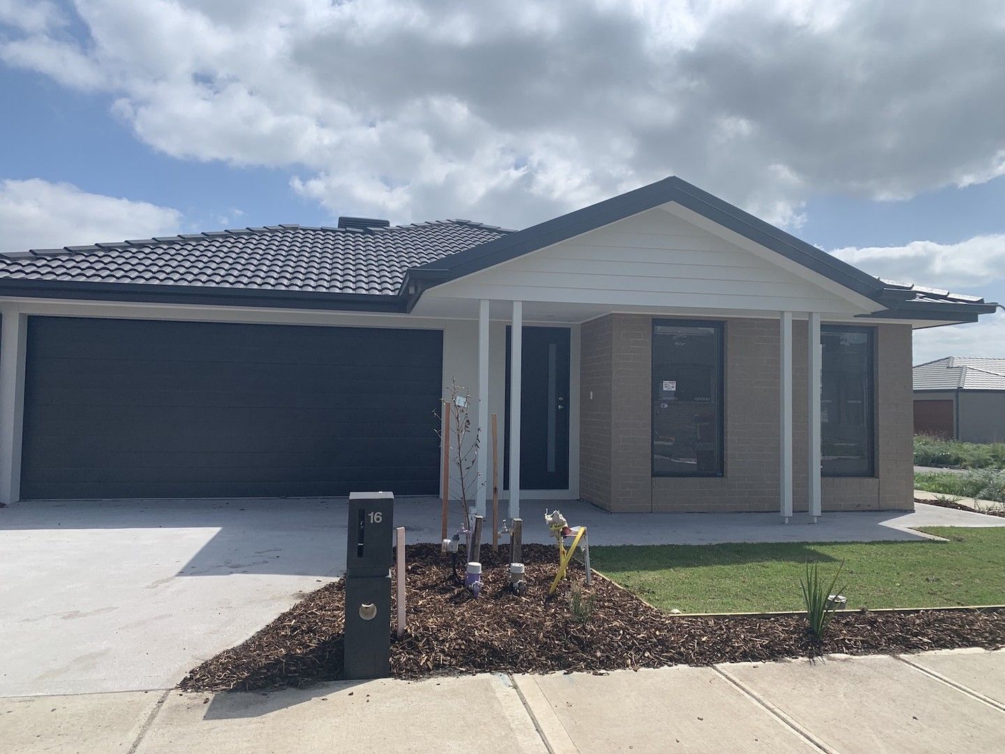 4 bedrooms House in 16 Mallaig Drive BEVERIDGE VIC, 3753