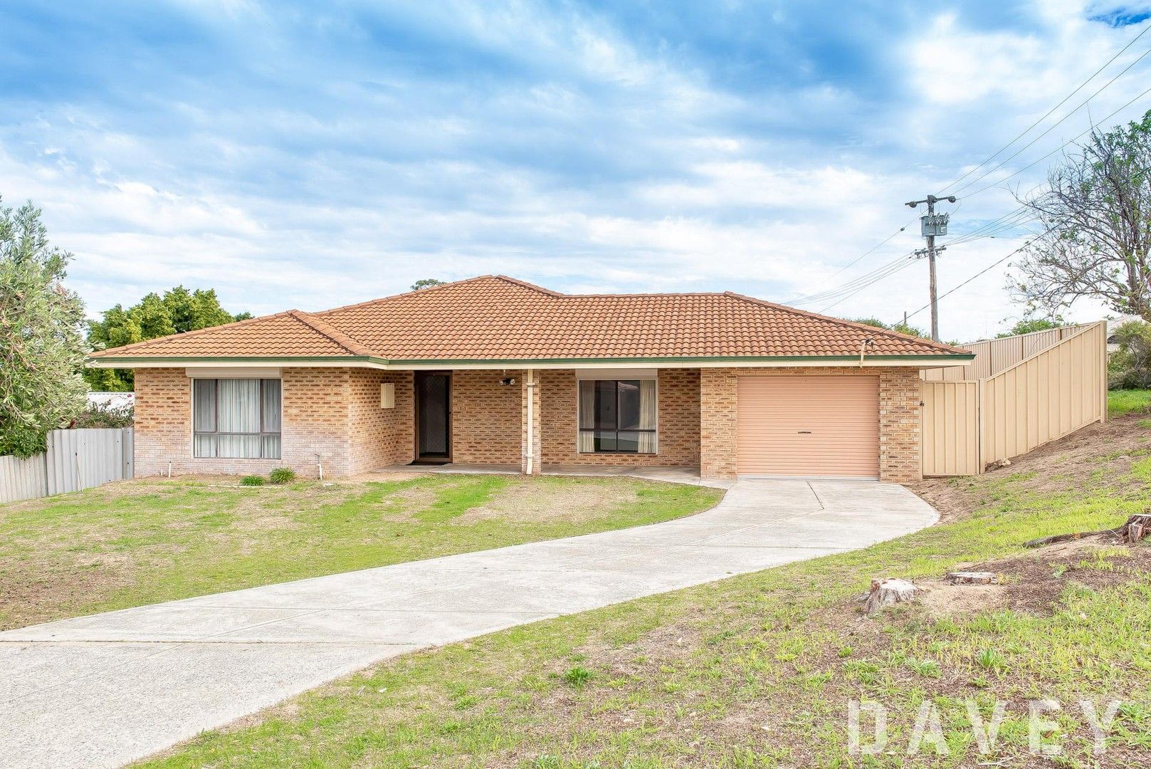 3 bedrooms House in 2 Cunningham Place PADBURY WA, 6025