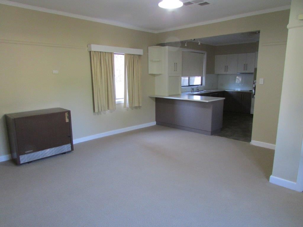 19 Milbourne Street, Warracknabeal VIC 3393, Image 2