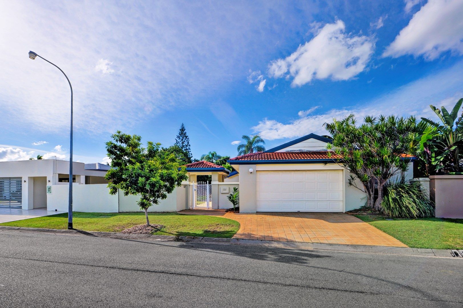 15 Mccleary Street, Bundall Property History & Address Research Domain