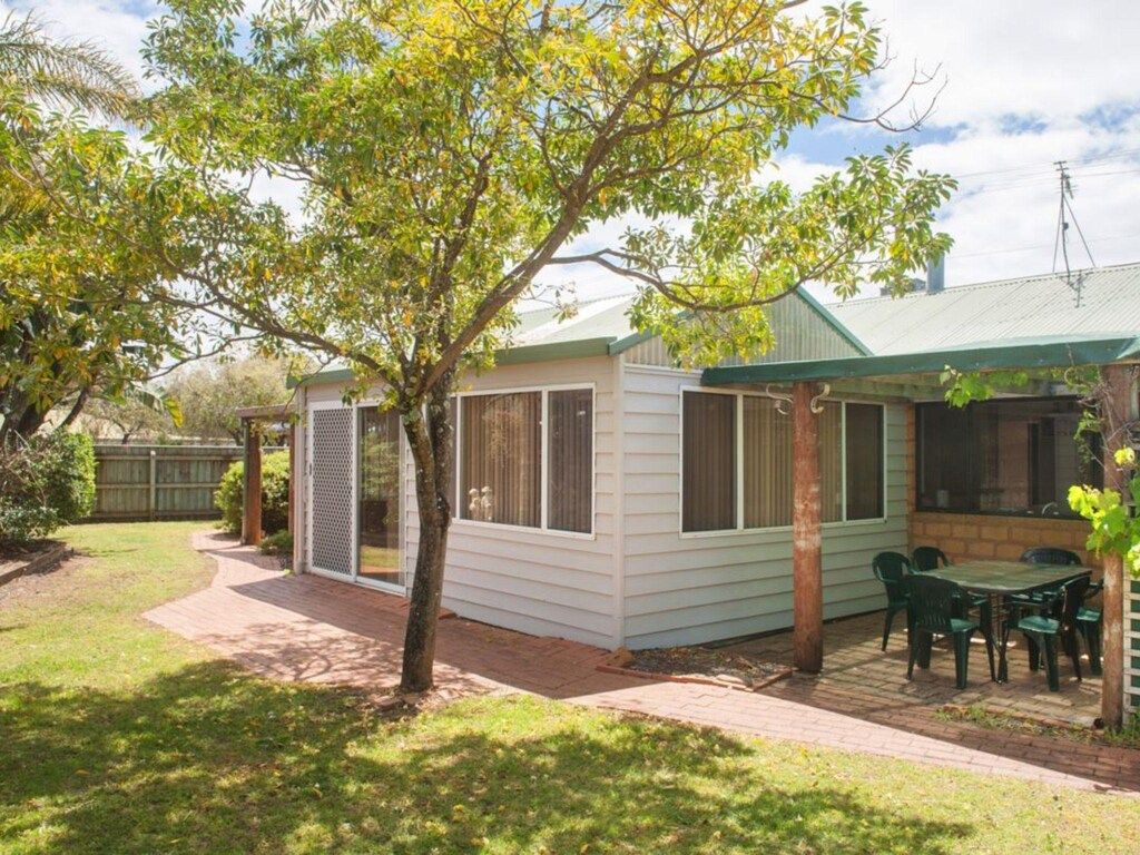 4 bedrooms House in 25 Elmore Road QUINDALUP WA, 6281