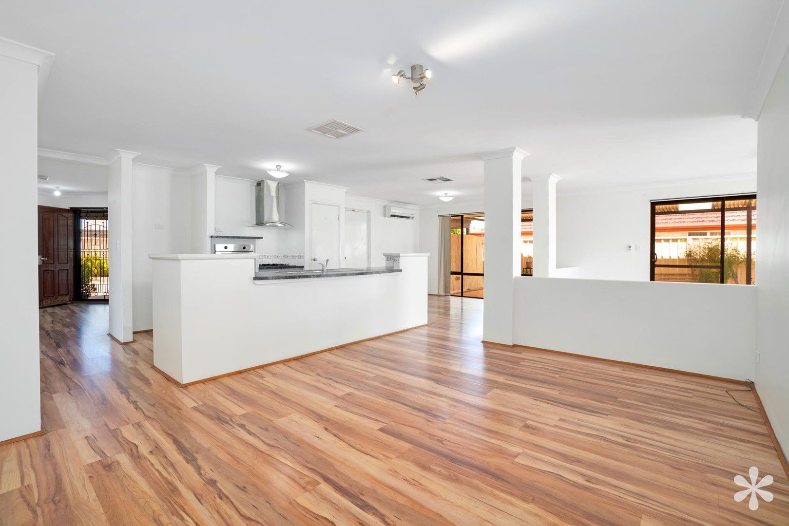 4 bedrooms House in 11 Eyebright Court HUNTINGDALE WA, 6110