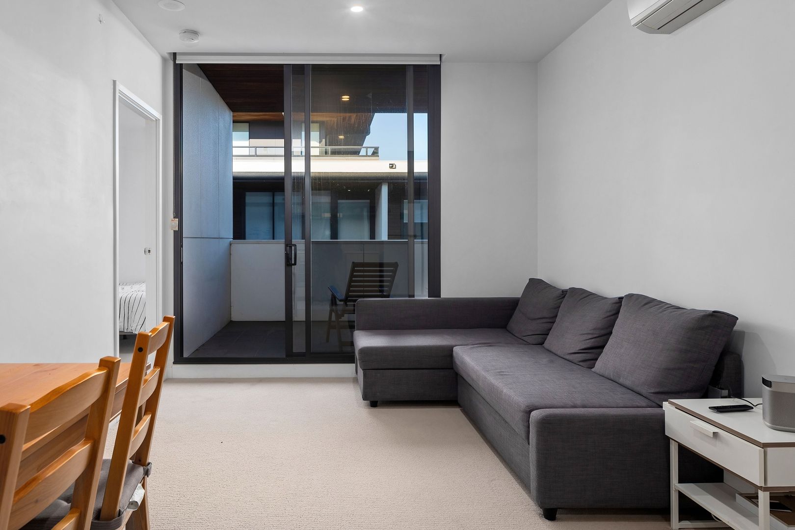 207/4 Clarkson Court, Clayton VIC 3168, Image 2