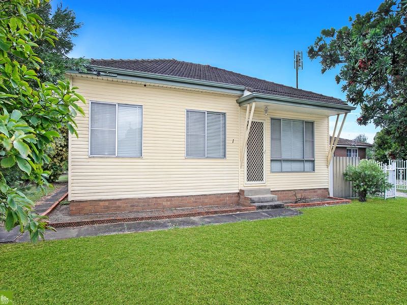 4 bedrooms House in 1 Wooroo Street ALBION PARK RAIL NSW, 2527