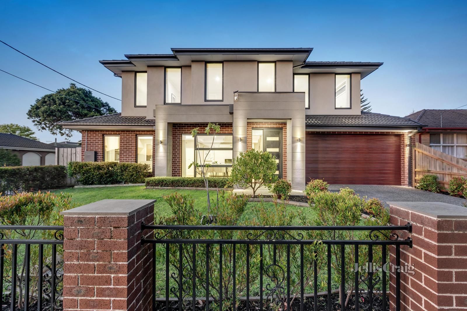 5 bedrooms Townhouse in 5A Jacqueline Road MOUNT WAVERLEY VIC, 3149