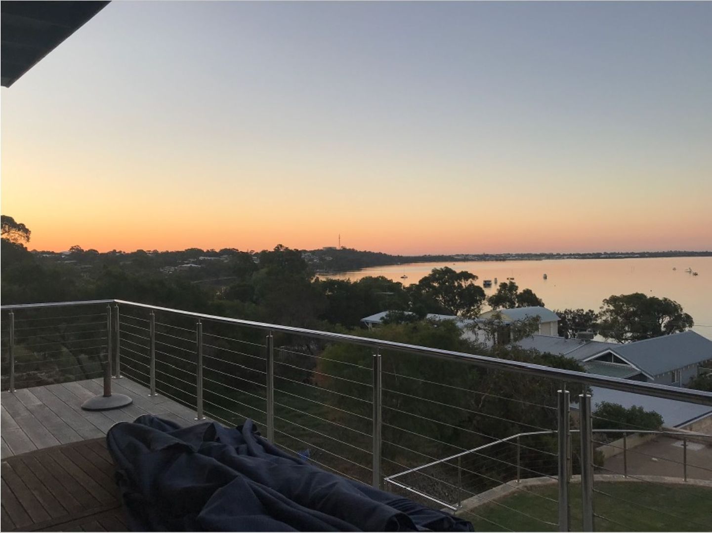 4 bedrooms House in 26 Estuary View Road DAWESVILLE WA, 6211