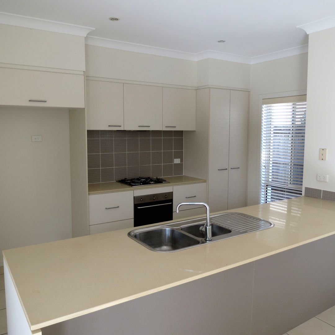4 bedrooms House in 15 Hillcroft Place BELMONT QLD, 4153