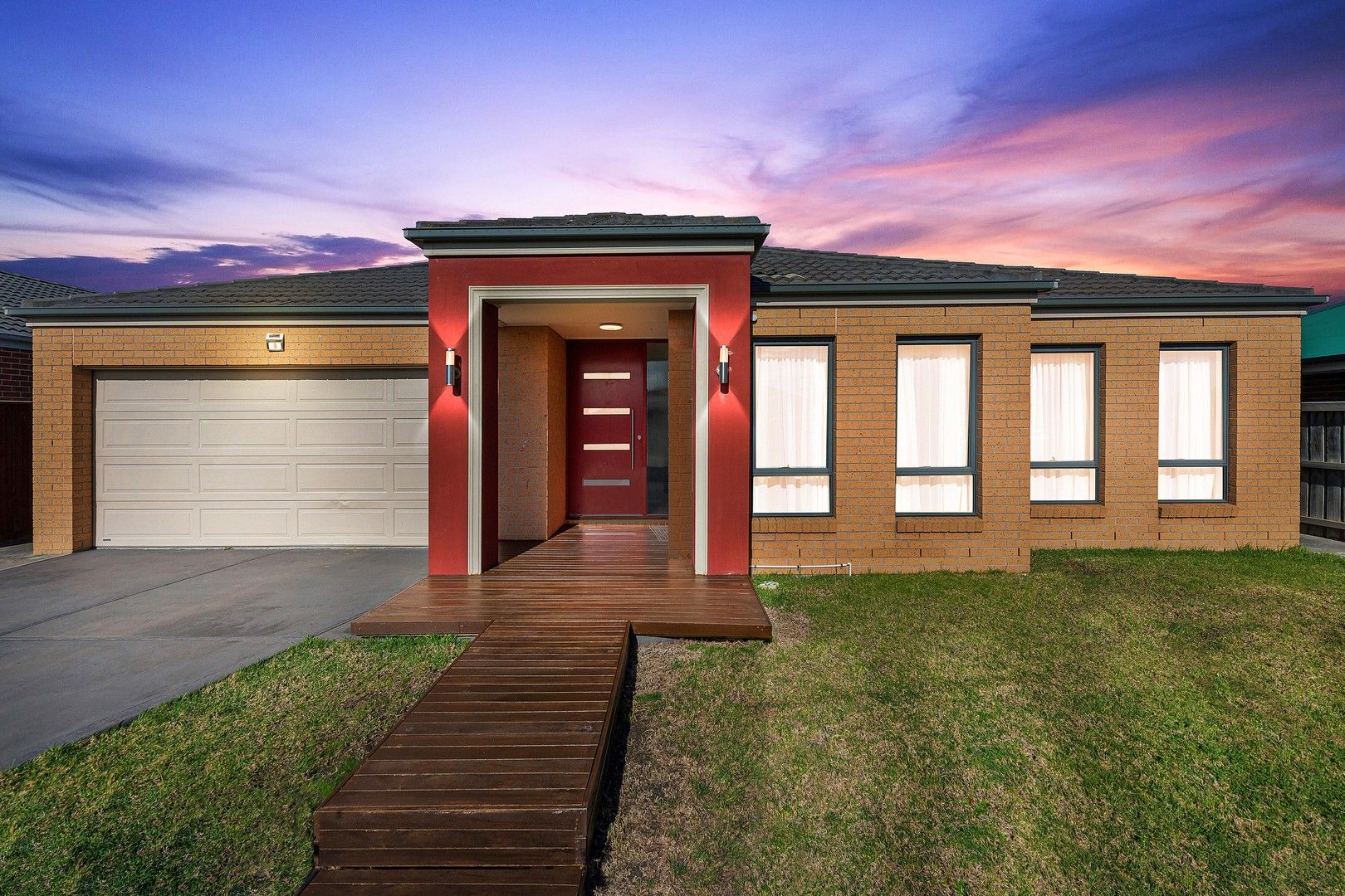 4 bedrooms House in 8 Silvergum Place CRANBOURNE VIC, 3977