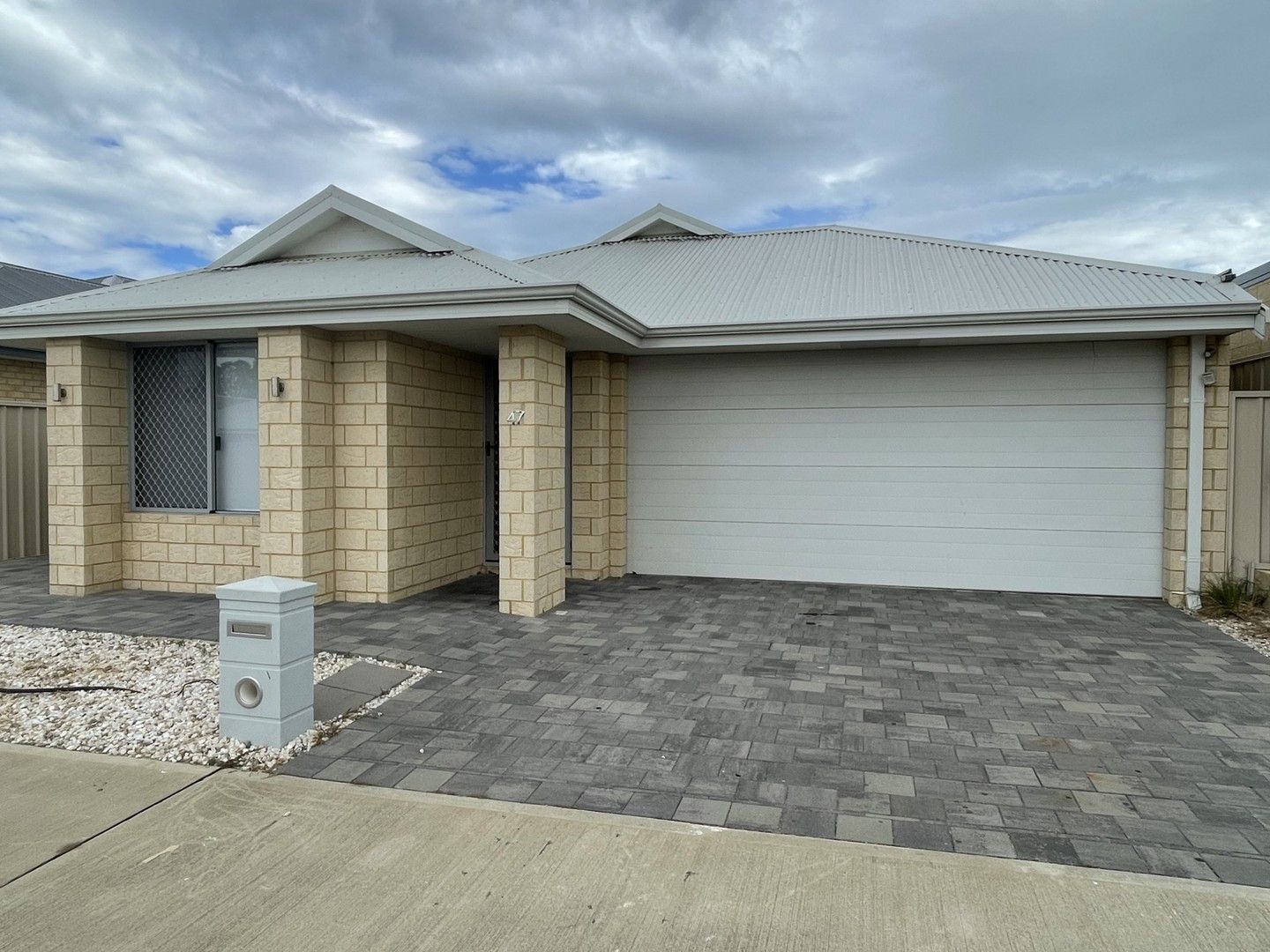 4 bedrooms House in 47 Sharperton Meander DUDLEY PARK WA, 6210