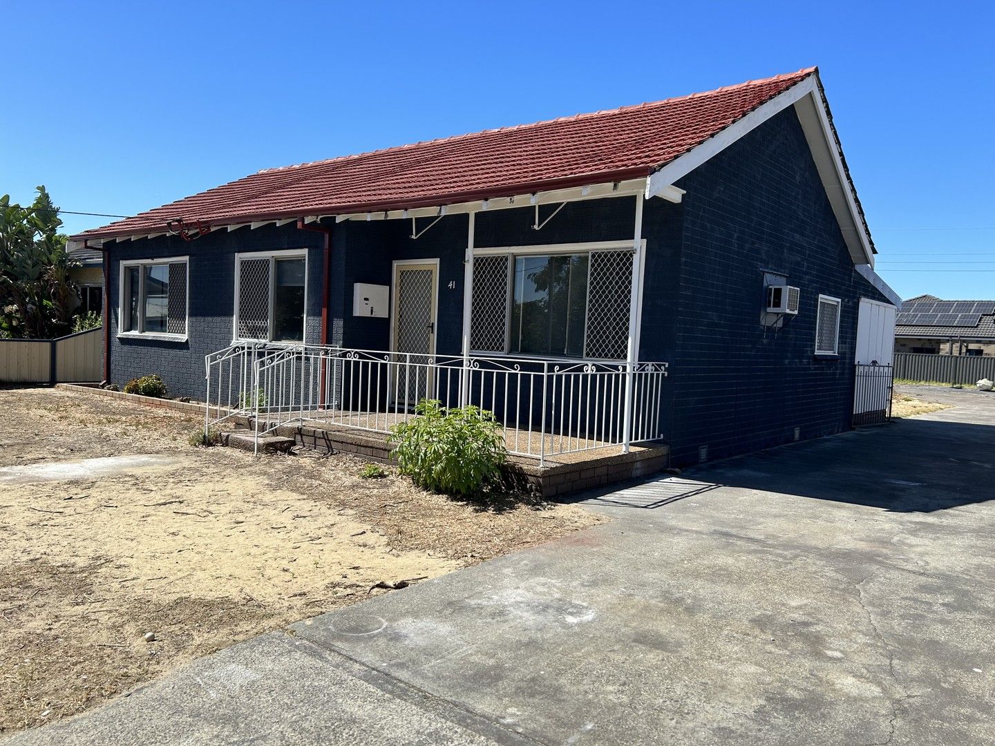 3 bedrooms House in 41 Donaldson Street QUEENS PARK WA, 6107