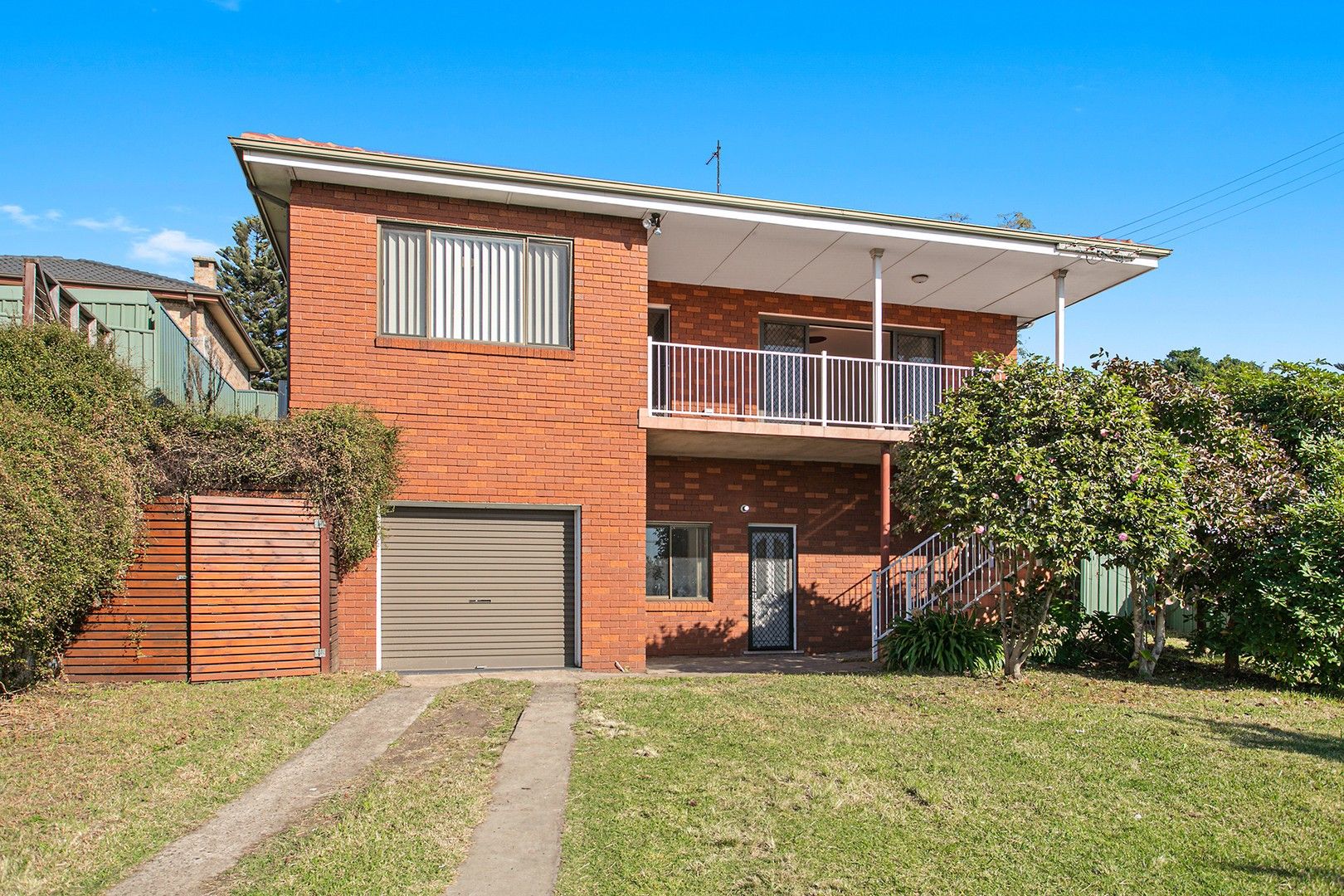 3 bedrooms House in 94 BARINA AVENUE LAKE HEIGHTS NSW, 2502