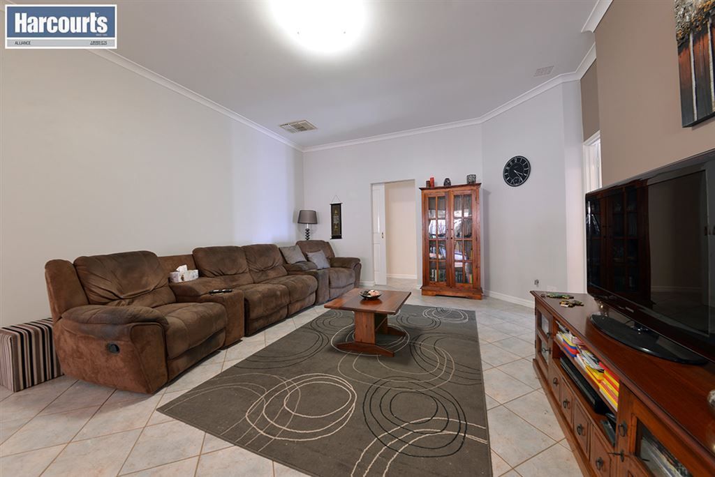 11 Raffles Court, Currambine WA 6028, Image 2