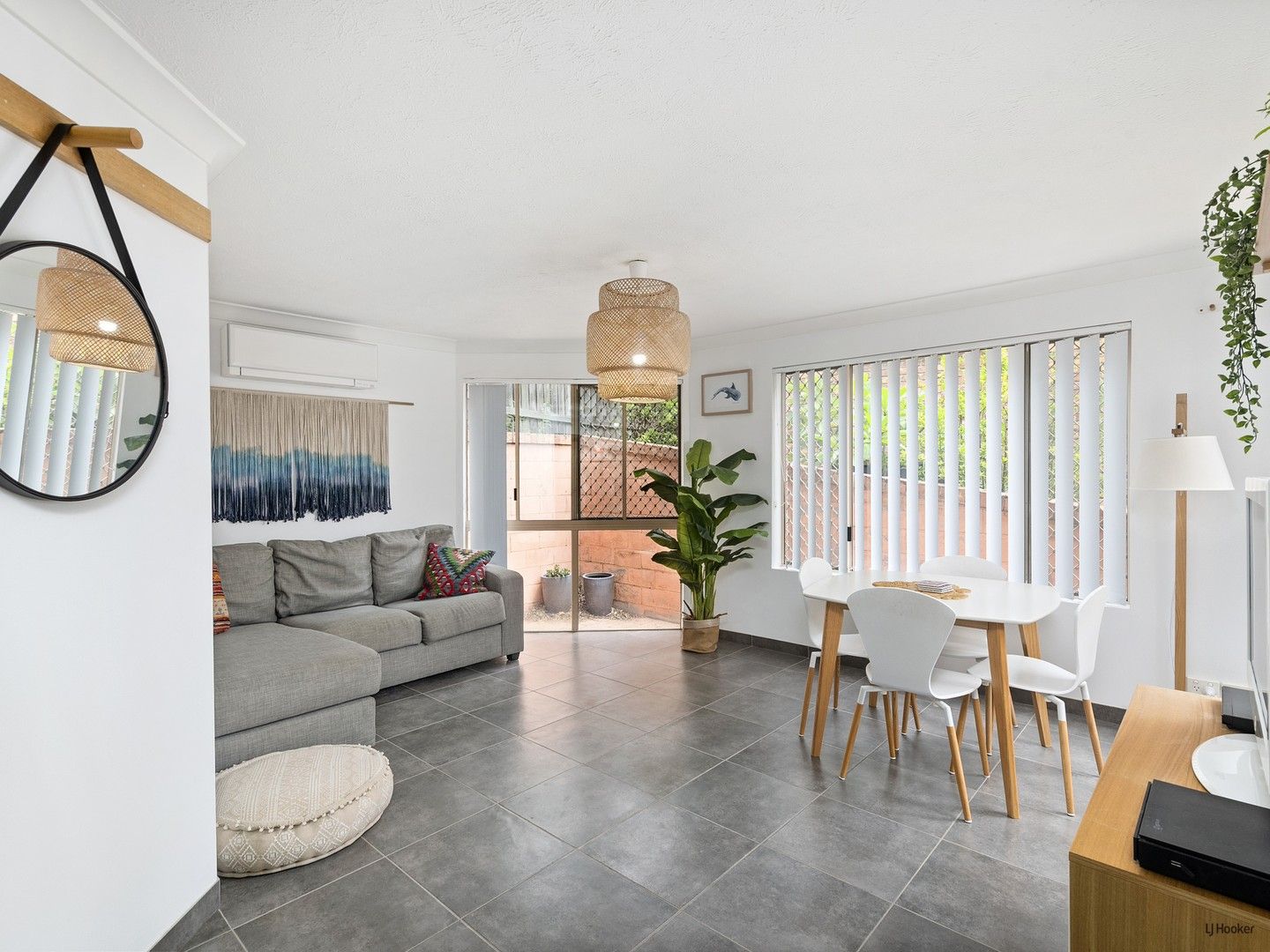 2 bedrooms Apartment / Unit / Flat in 1/10 Twelfth Avenue PALM BEACH QLD, 4221
