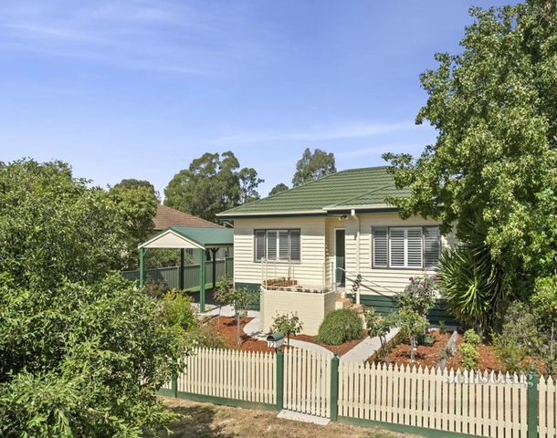 12 Lawrence Street, Castlemaine VIC 3450