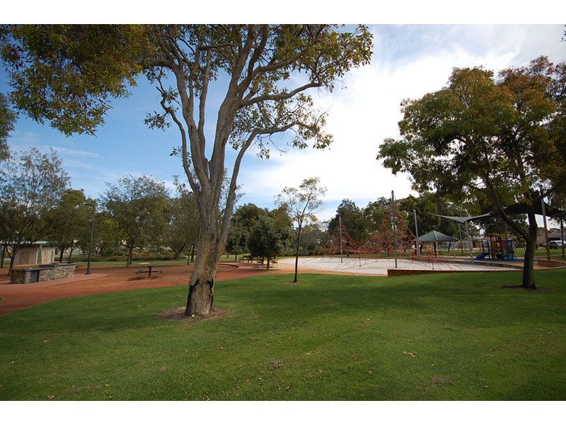 21 Boronia Street, Innaloo WA 6018, Image 2