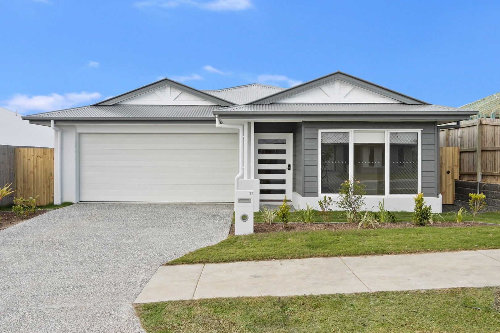 4 bedrooms House in 17 Plunkett Street REDLAND BAY QLD, 4165