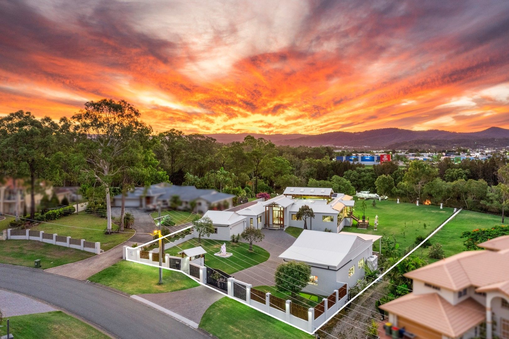 5 bedrooms Acreage / Semi-Rural in 20 Riverdowns Crescent HELENSVALE QLD, 4212