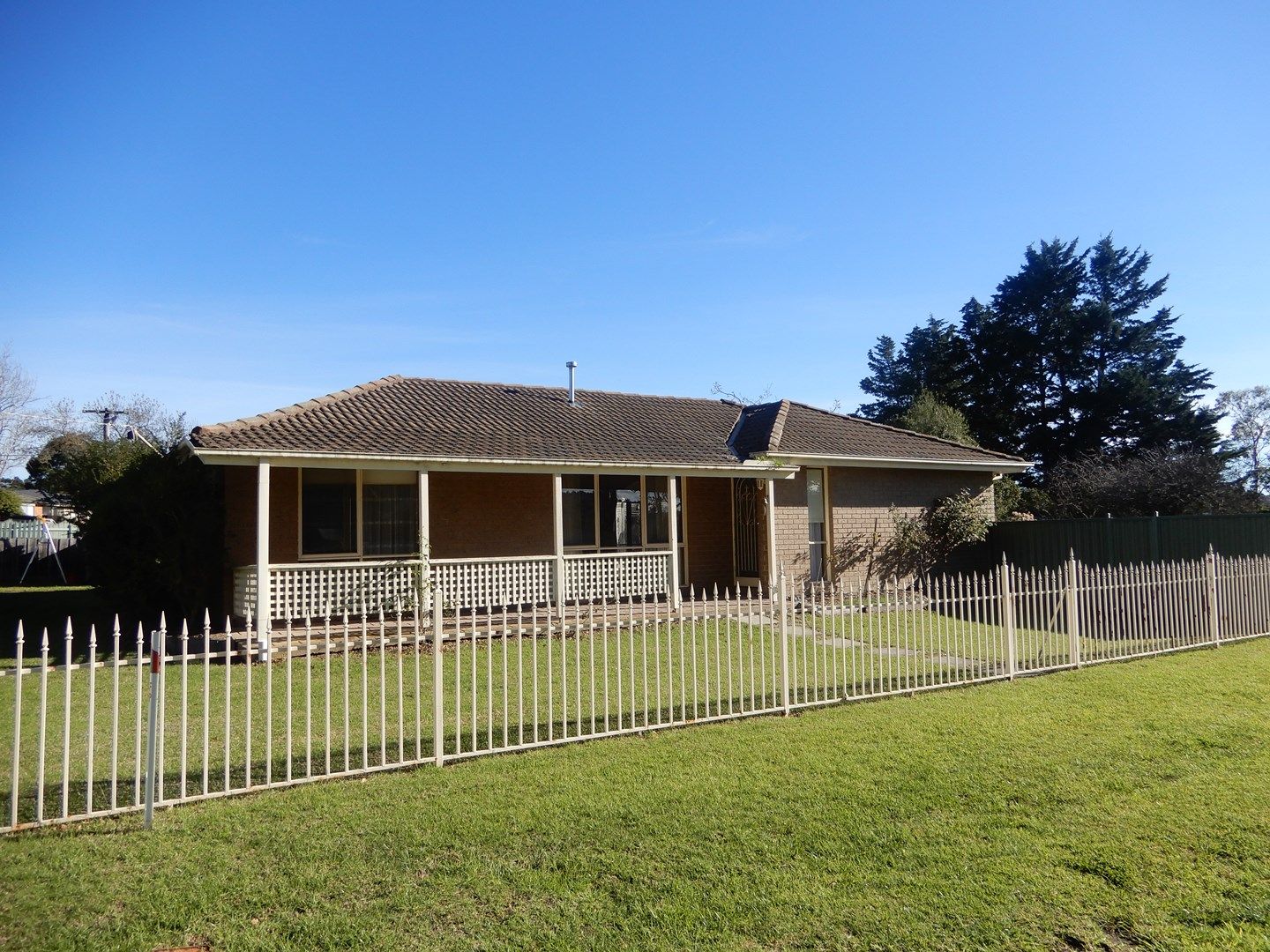 3 bedrooms House in 2 HAIR COURT BEACONSFIELD VIC, 3807