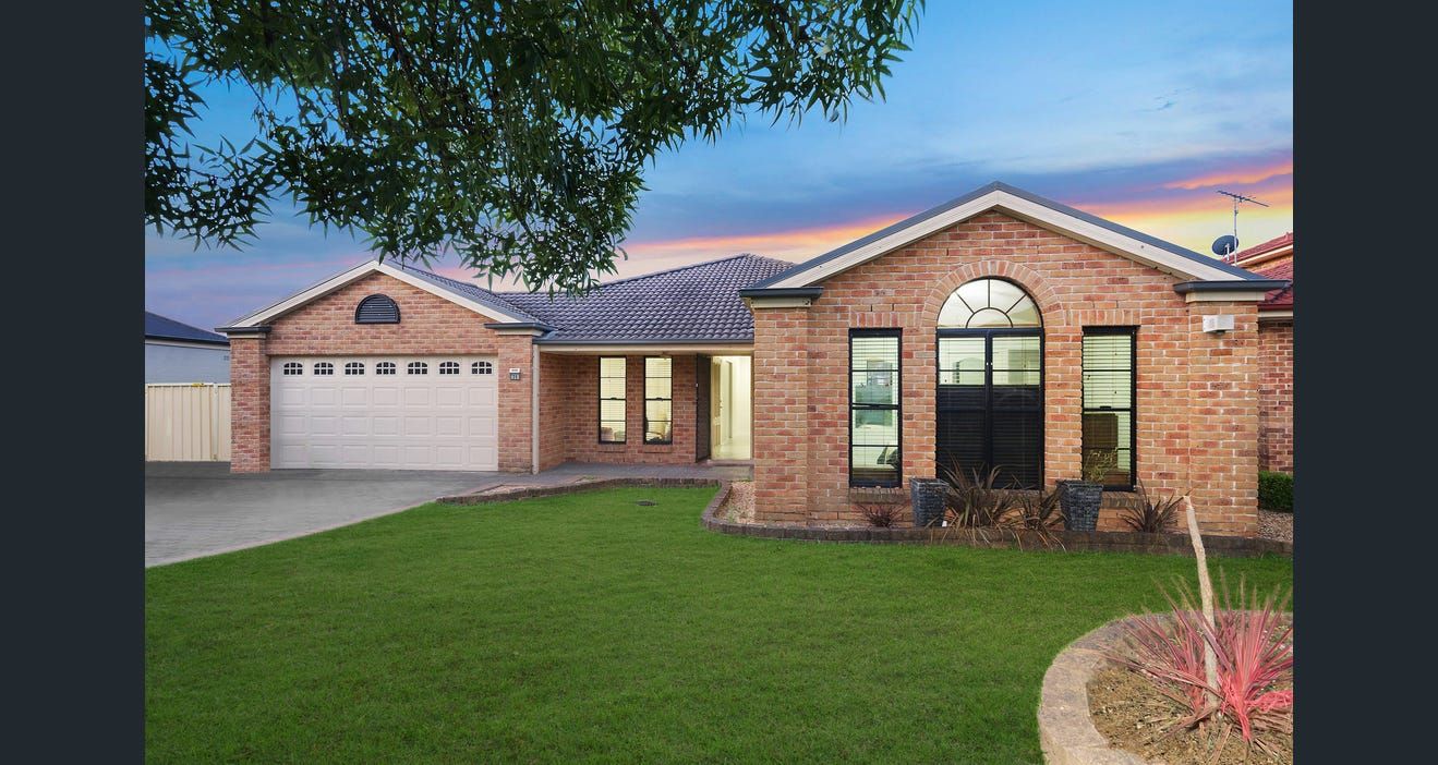 4 bedrooms House in 26 Pearson Crescent HARRINGTON PARK NSW, 2567