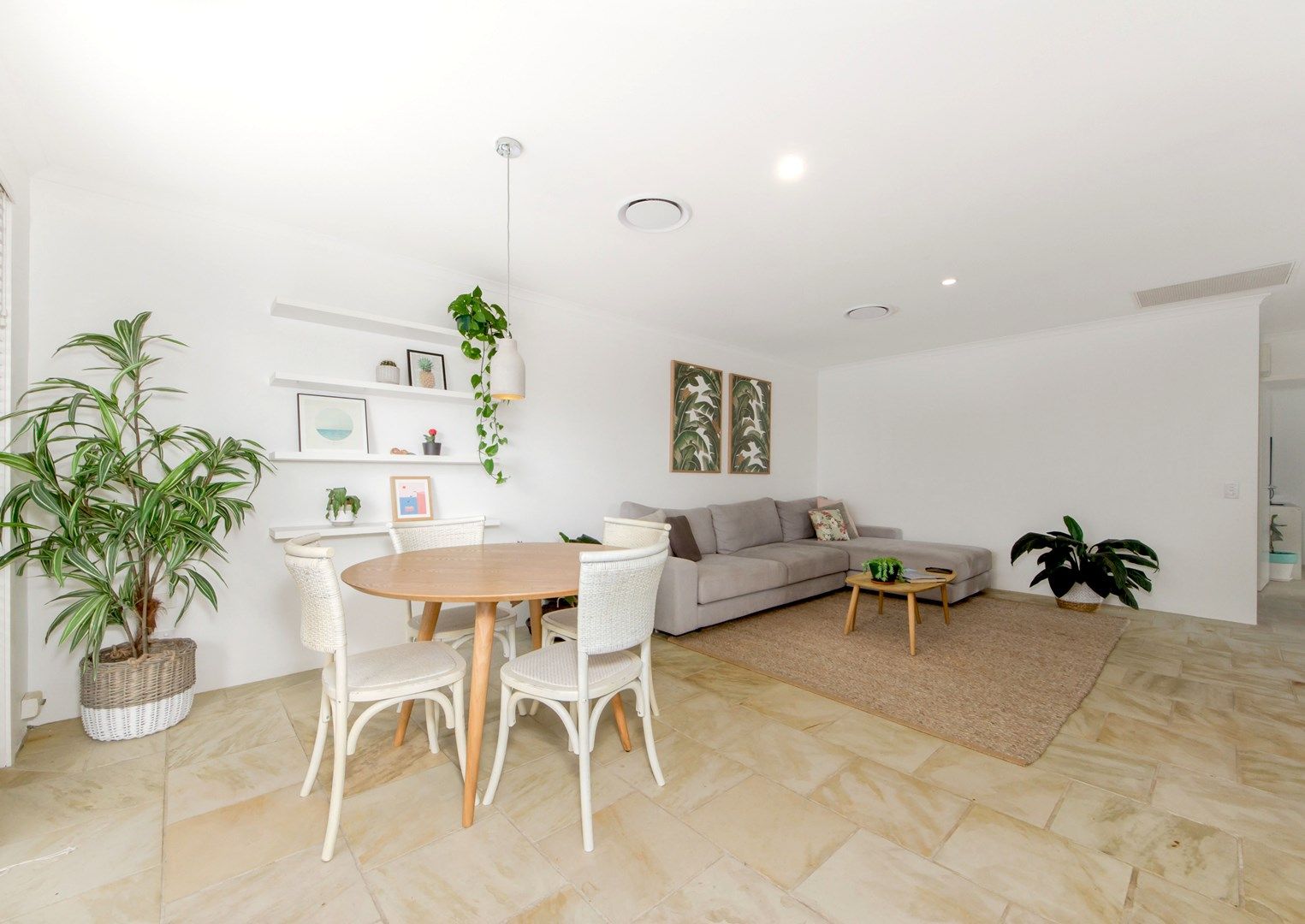 8/143 Hedges Avenue, Mermaid Beach QLD 4218, Image 2