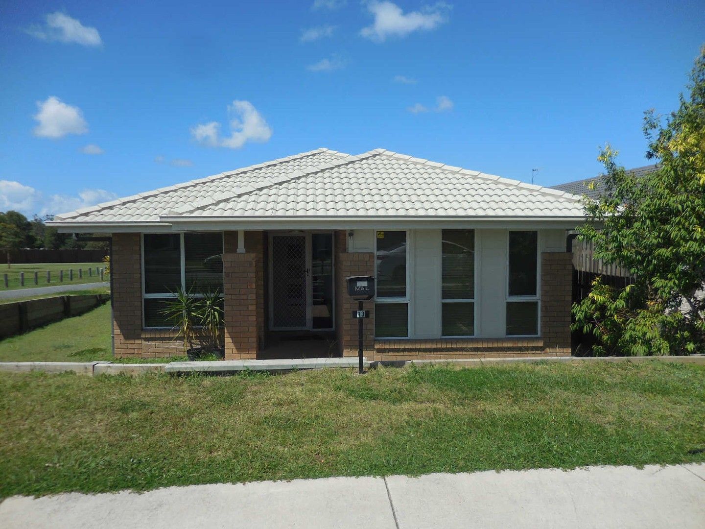 3 bedrooms House in 13 Carnarvon Court PIMPAMA QLD, 4209