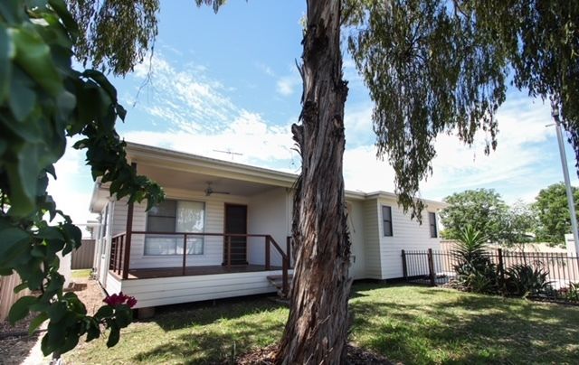 4 bedrooms Apartment / Unit / Flat in Unit 1 & 2/171A Cunningham St DALBY QLD, 4405