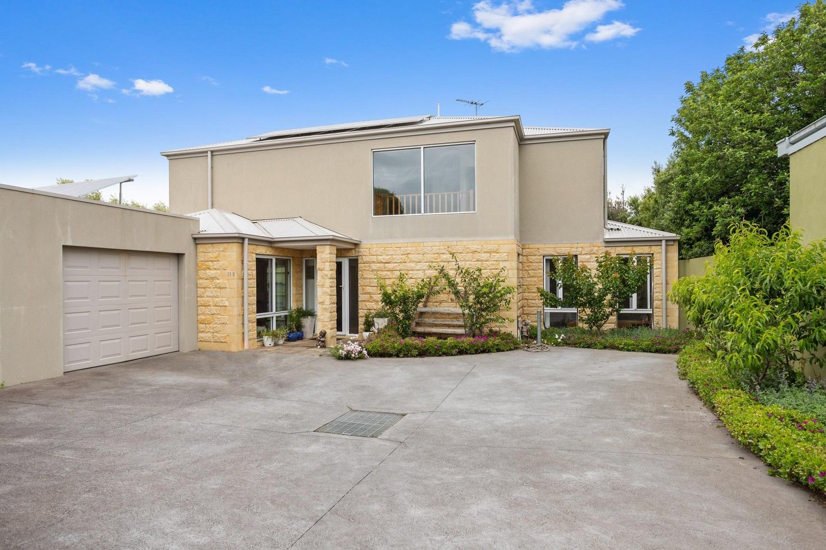 3 bedrooms Townhouse in 28B Robinsons Road SEAFORD VIC, 3198