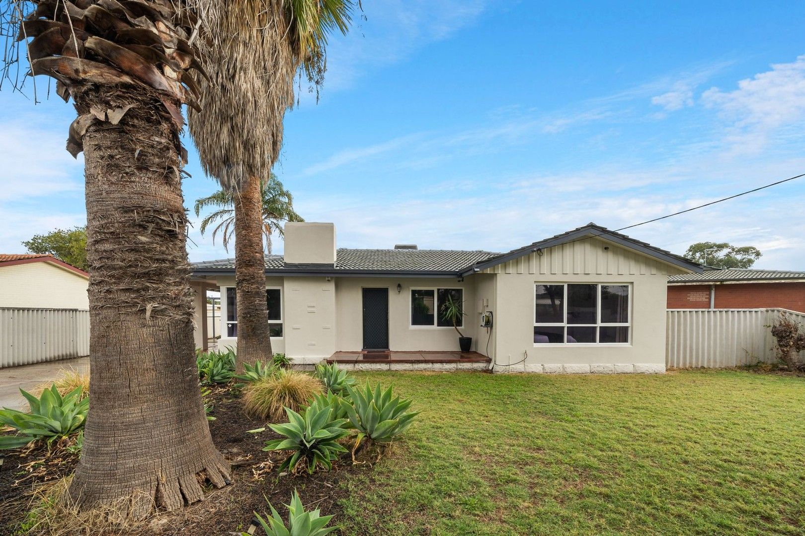 4 bedrooms House in 6 Lyne Street GOSNELLS WA, 6110